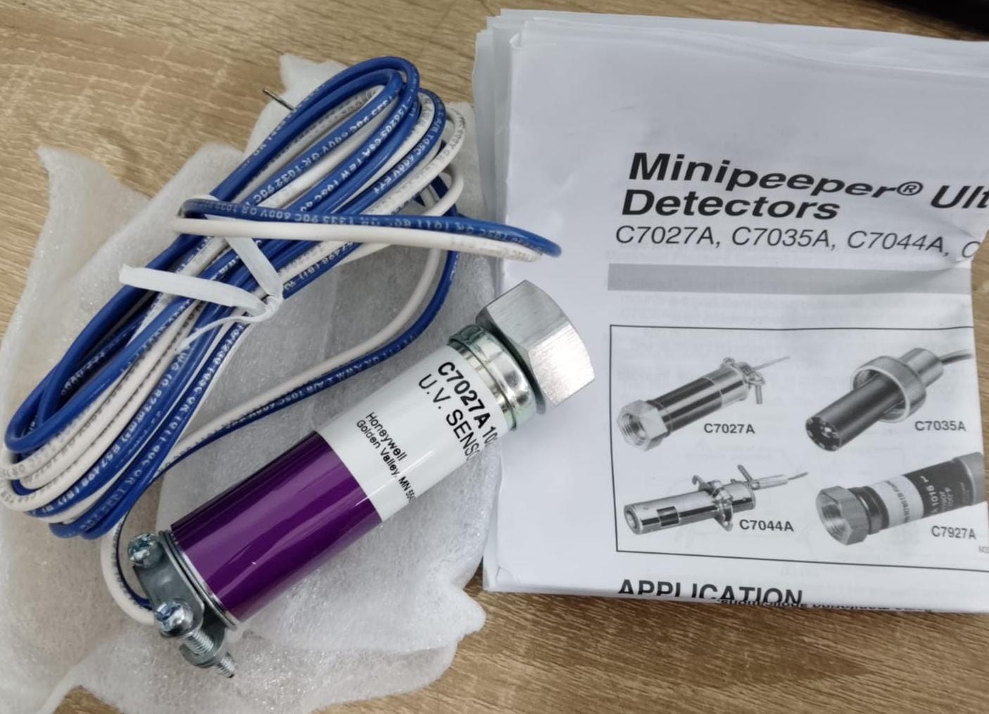 HONEYWELL-U V FLAME SENSOR C7027A 1023