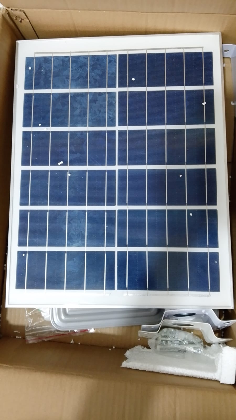 LAMPU PJU SOLARCELL MODEL GW8838-300W-6D
